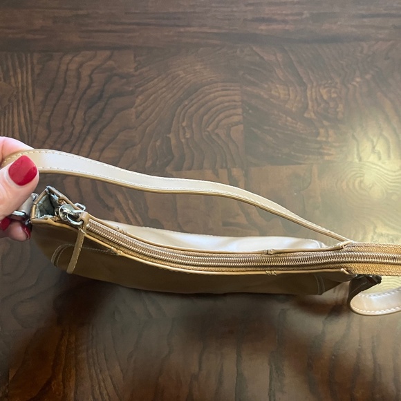 Liz Claiborne Women’s Tan Small Shoulder Purse - Some Signs of Wear - Picture 5 of 11